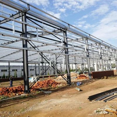 Q355B PEB ইস্পাত কাঠামো ইস্পাত প্রিফ্যাব্রিকেটেড গুদাম বিল্ডিং