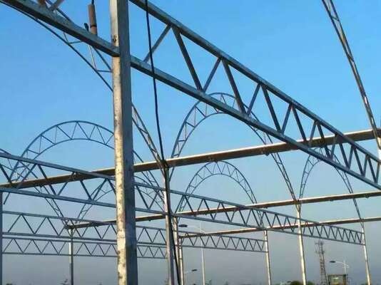 ধারাবাহিক স্প্যান পিই ফিল্ম গ্রিনহাউস, যা শাকসব্জির পরিপক্কতা বাড়াতে এবং ত্বরান্বিত করতে ব্যবহৃত হয়